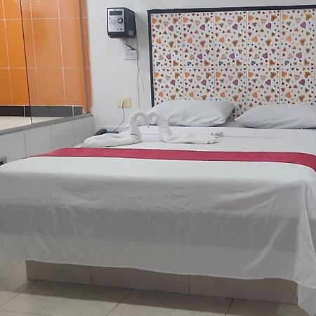Hotel Marat Medellín Extérieur photo
