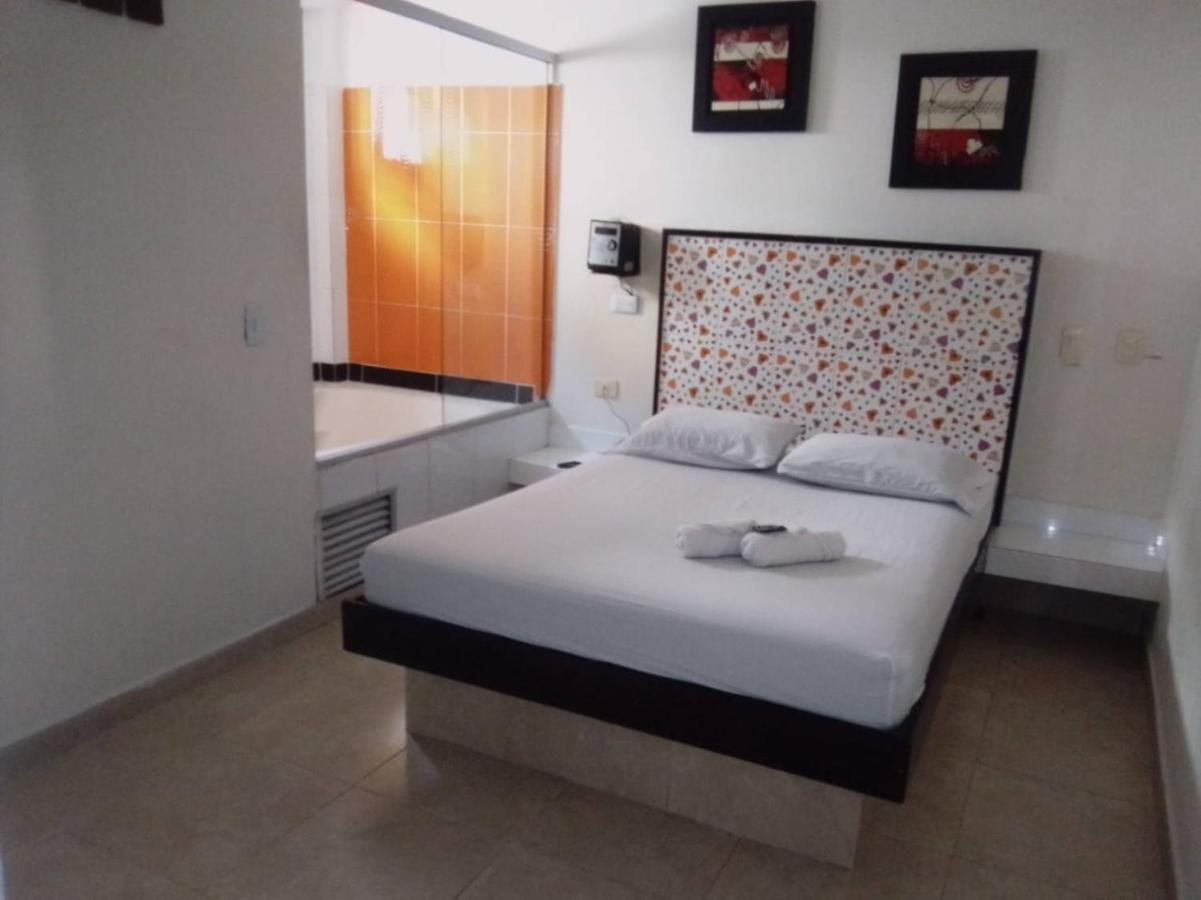 Hotel Marat Medellín Extérieur photo
