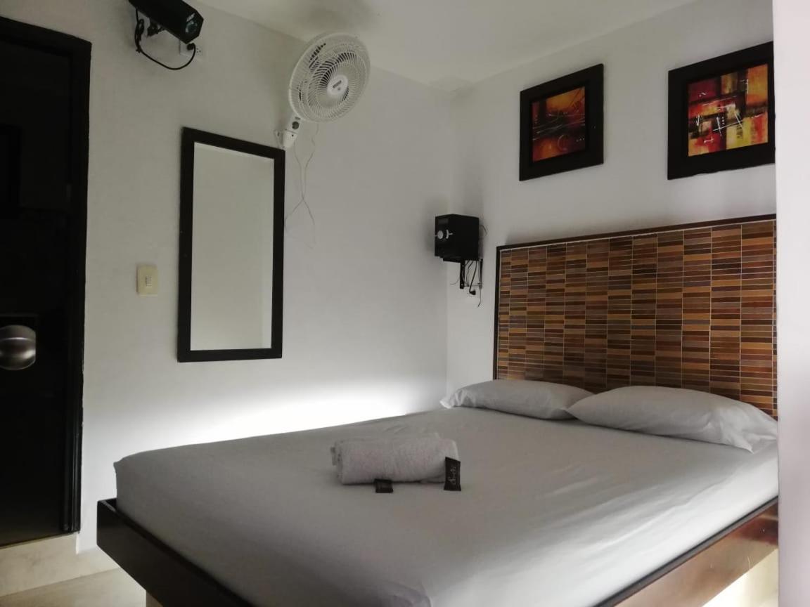 Hotel Marat Medellín Extérieur photo