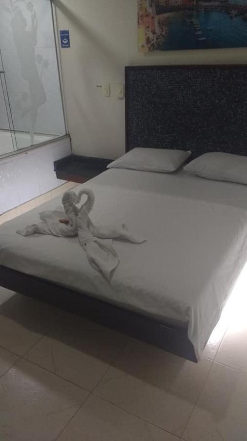 Hotel Marat Medellín Extérieur photo