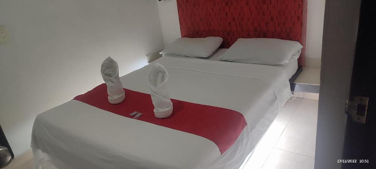Hotel Marat Medellín Extérieur photo